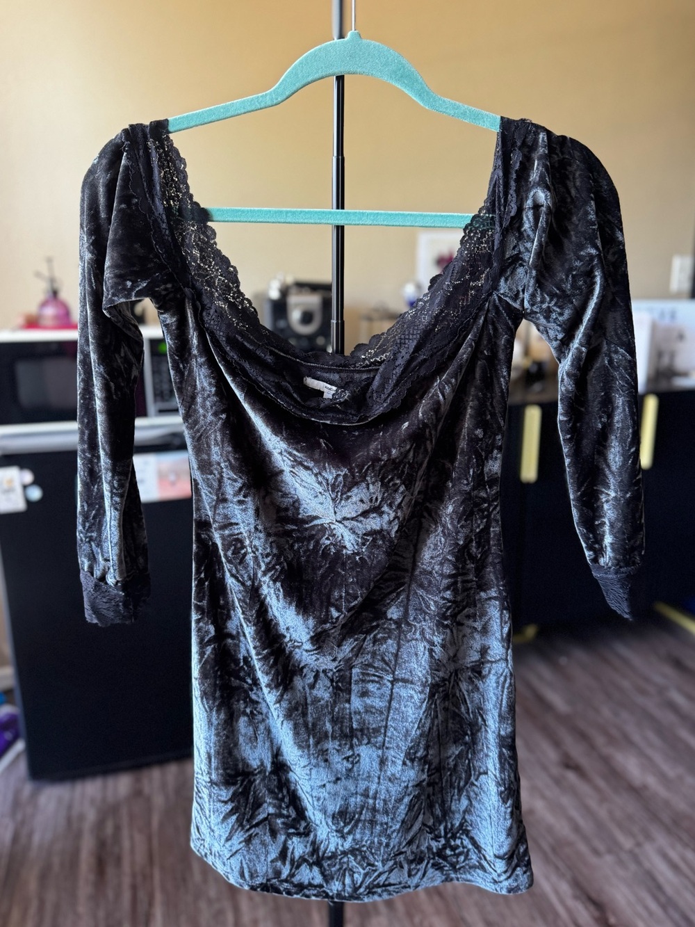 Kimchi Blue Black Crushed Velvet Lace-Trim Off the Shoulder Long Sleeve Dress